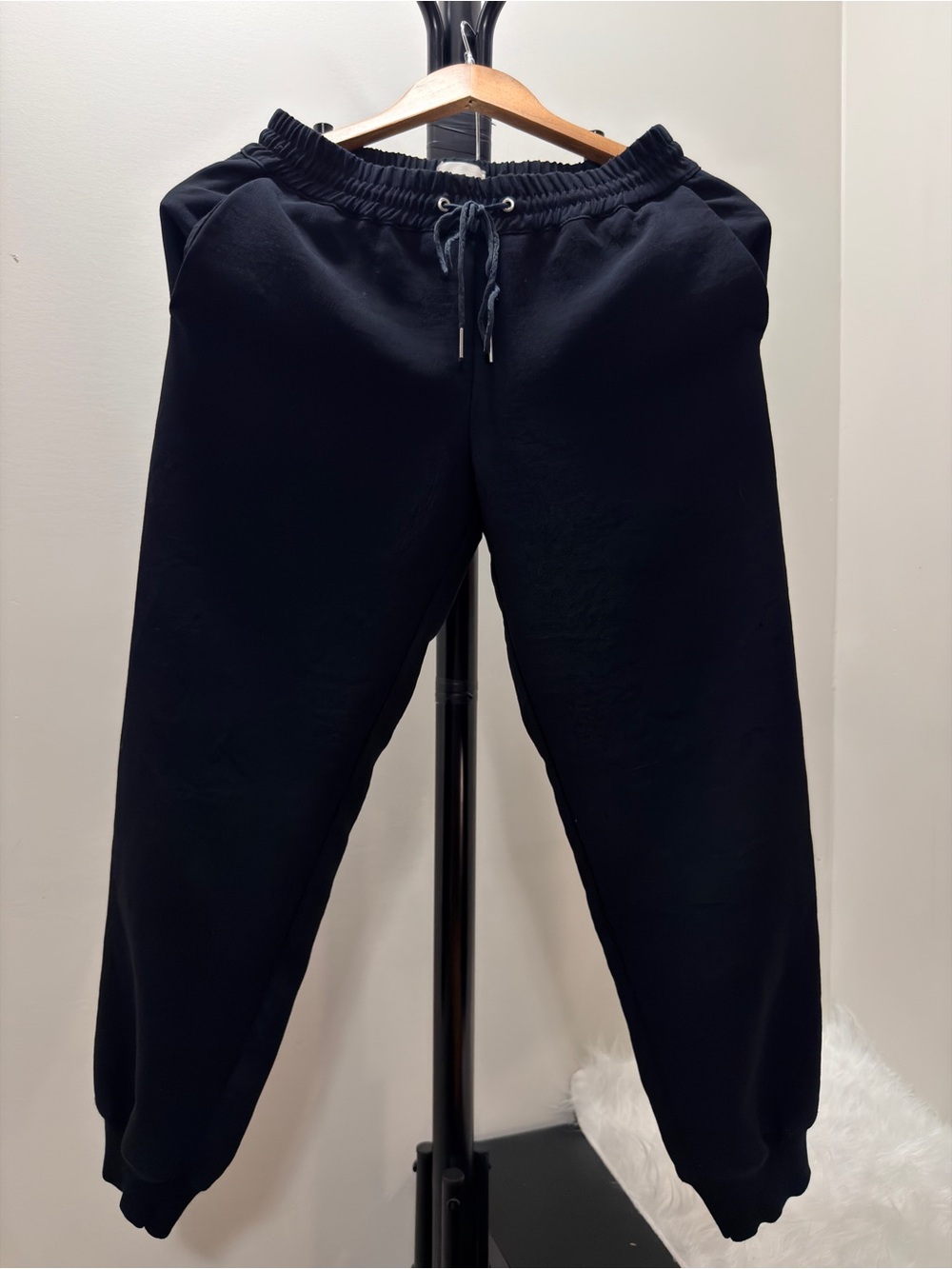 Aritzia Wilfred Black Buffon Pants